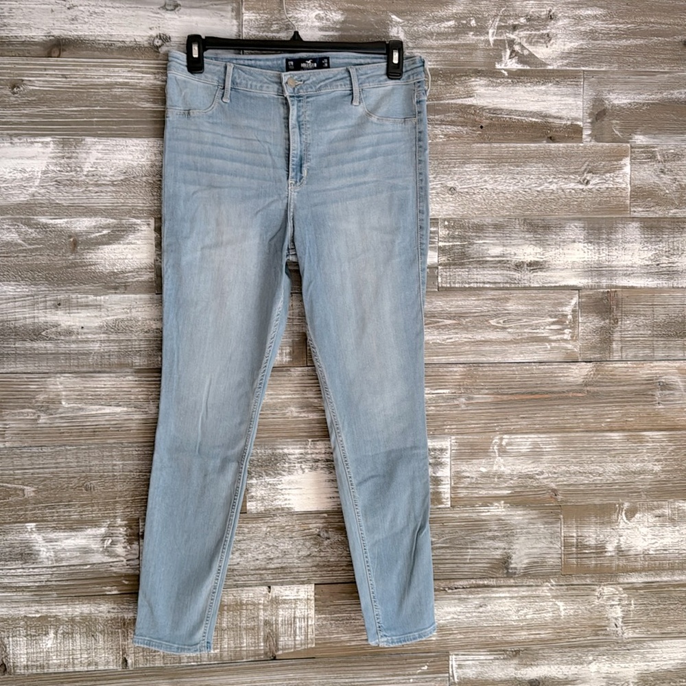 NWT Hollister Ultra High-Rise Jean Legging, light blue, Size 17-R